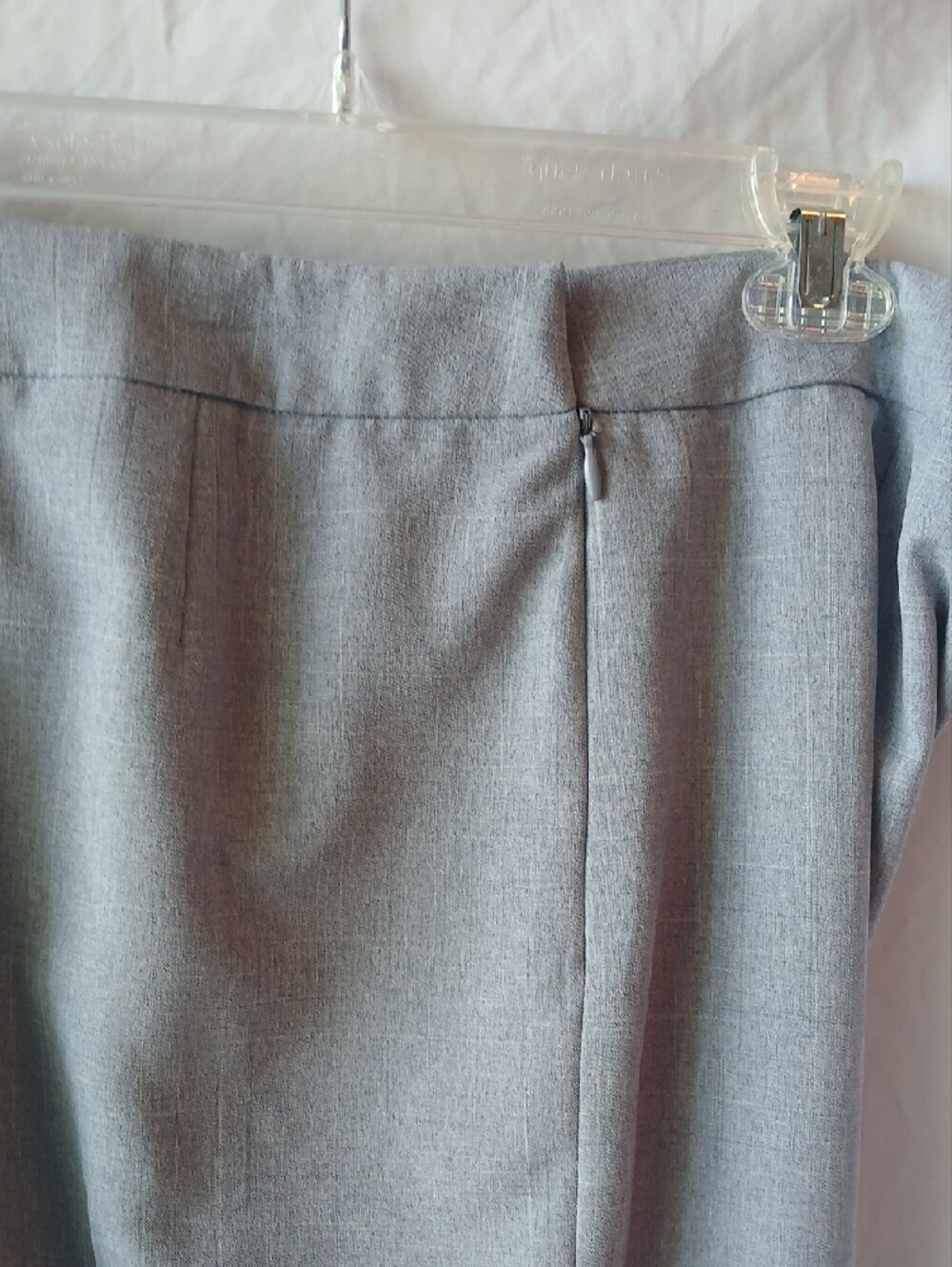 Le Suit Light Gray Women's Two-Piece Suit Jacket & Pants! Great FALL piece! - Picture 3 of 4